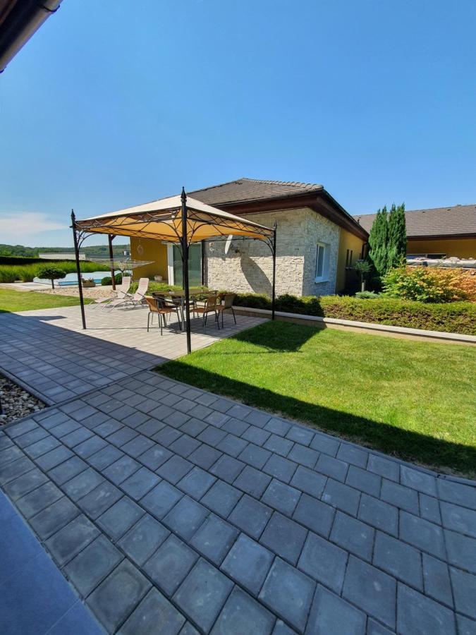Apartman Kurdejov Hustopeče Exterior foto