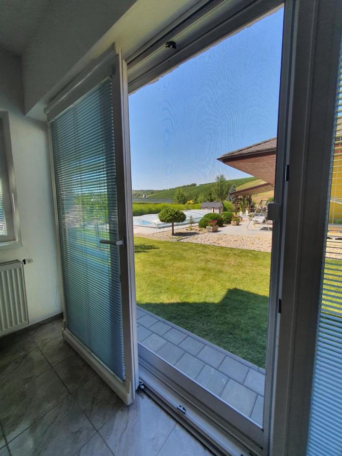 Apartman Kurdejov Hustopeče Exterior foto
