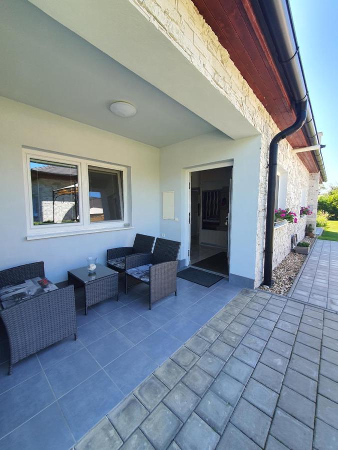 Apartman Kurdejov Hustopeče Exterior foto